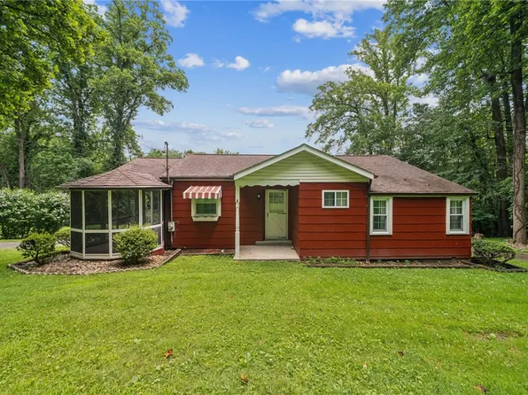 1406 Rolling Acres Rd, Latrobe, PA 15650