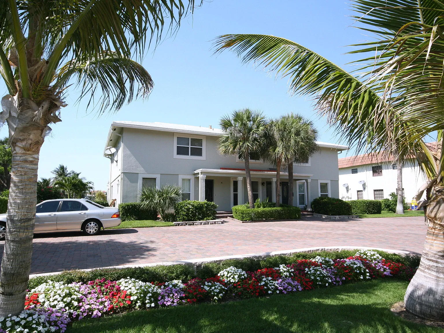 Bel Air Place Condominium — Photo 3