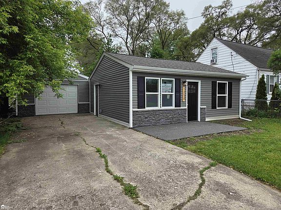 2nd image of 1358 Donovan St