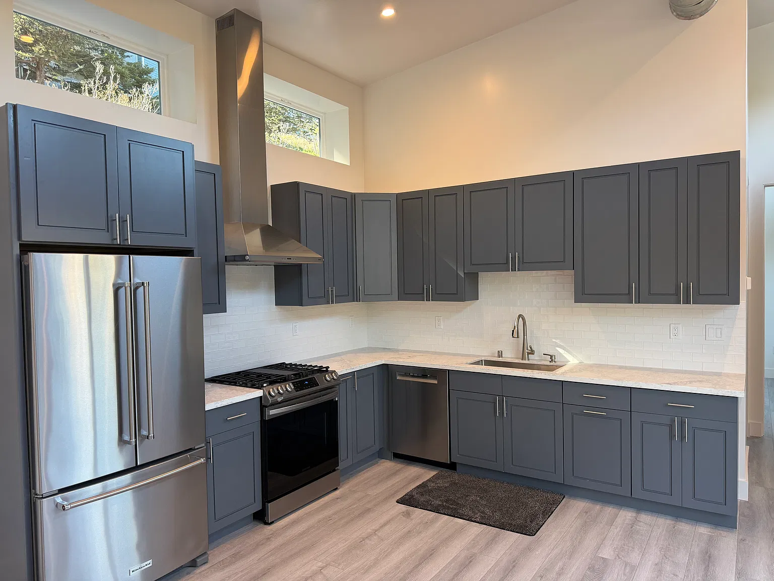 2 bed, 850 sqft, $4,800 — Photo 3