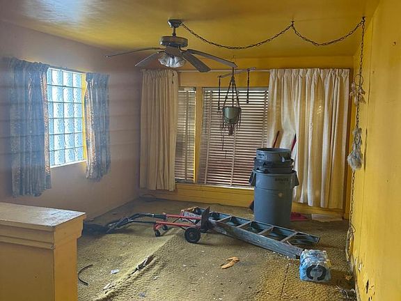 3rd image of 1527 S Central Ave