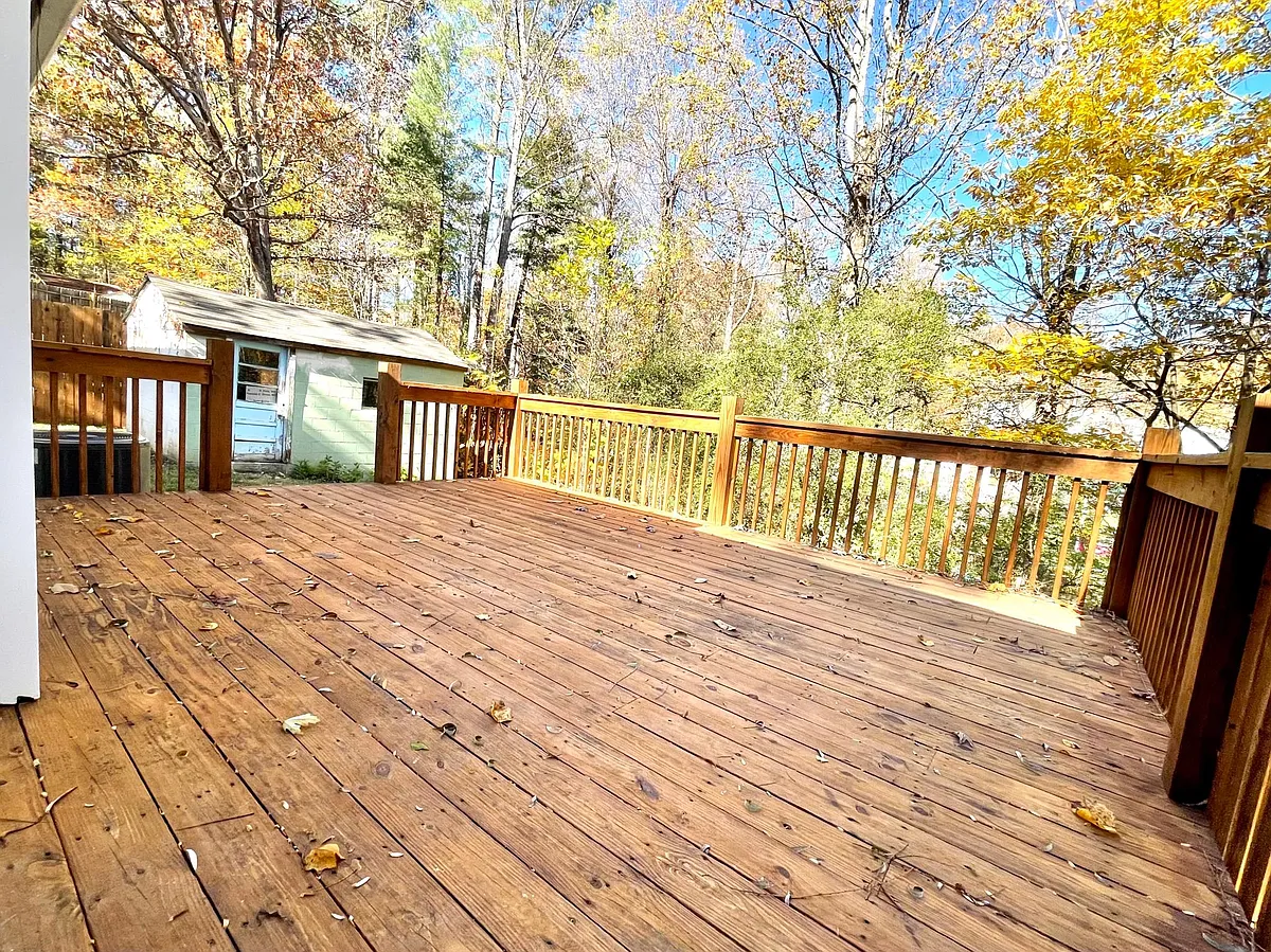 Building Photo - 127 Shadowlawn Dr