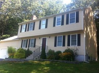 6 Mooreland Dr, Uxbridge, MA 01569
