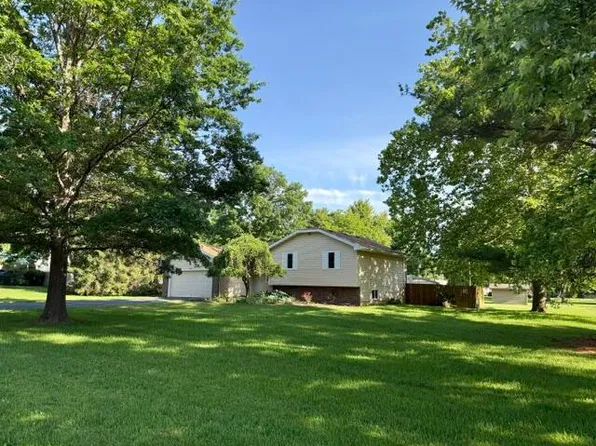 6208 E Spring Circle Drive, Springfield, MO 65809