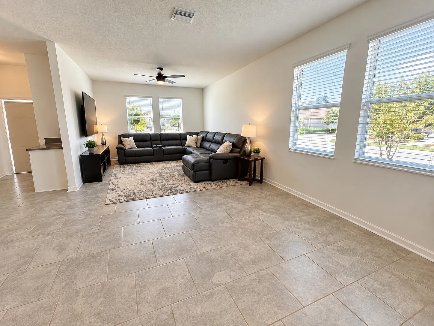 3 bed, 2.5 bath, 2135 sqft, $2,600 — Photo 4