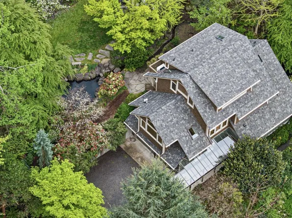 2089 Graham Dr, Eugene, OR 97405