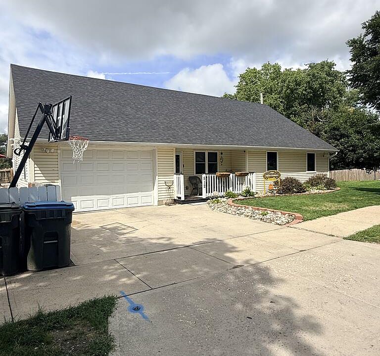 1st image of 512 N 9th St