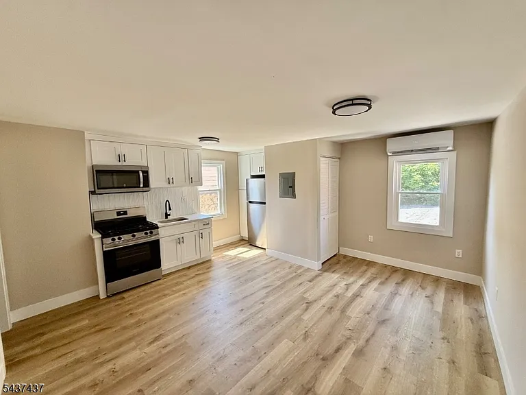 196 Spring St #3 — Photo 4
