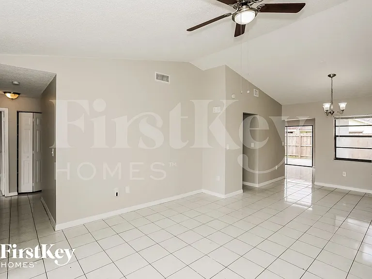 4610 SW 143rd Ct W — Photo 4