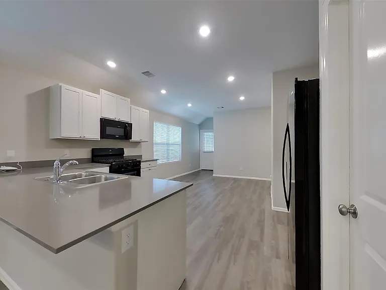 210 Pine Cavern Dr — Photo 6