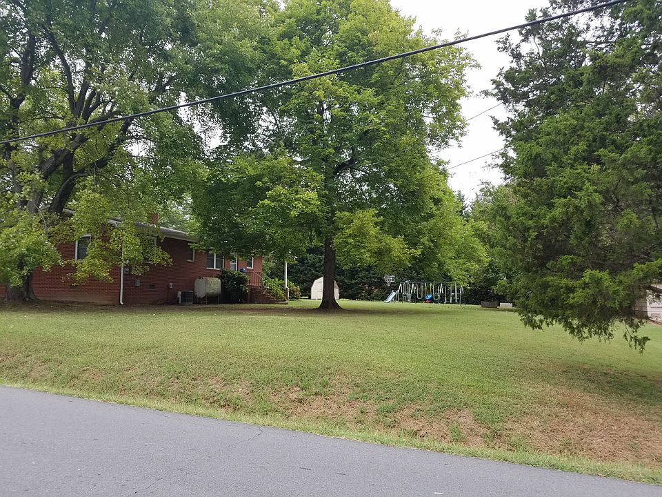 2nd image of 109 Lynn Dr