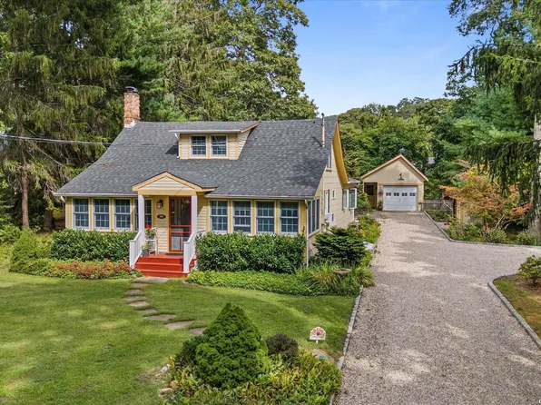 1525 W Creek Avenue, Cutchogue, NY 11935