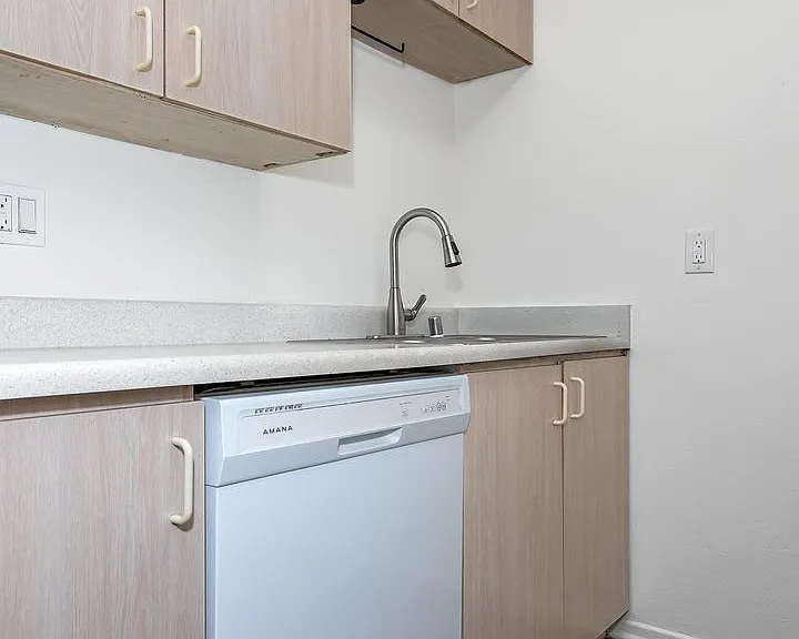 6438 Vineland Ave — Photo 7