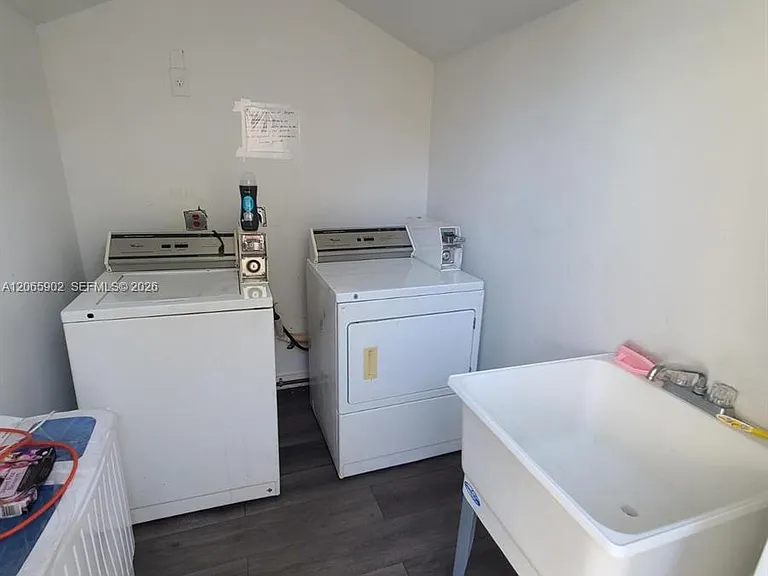 1864 NW 28th St #5 — Photo 16