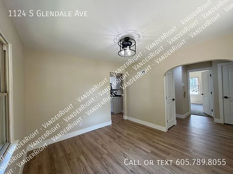 1124 S Glendale Ave — Photo 8