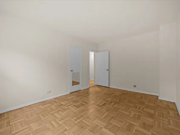 750 Kappock Street image 11 of 17