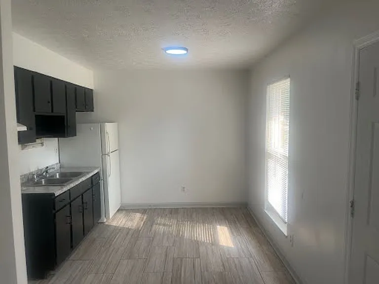 605 Cheyenne Rd — Photo 2