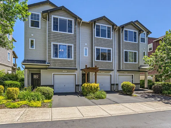 10743 NE Gateway Pl, Hillsboro, OR 97006
