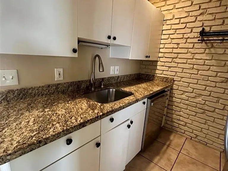 5343 Richmond Ave #28 — Photo 3