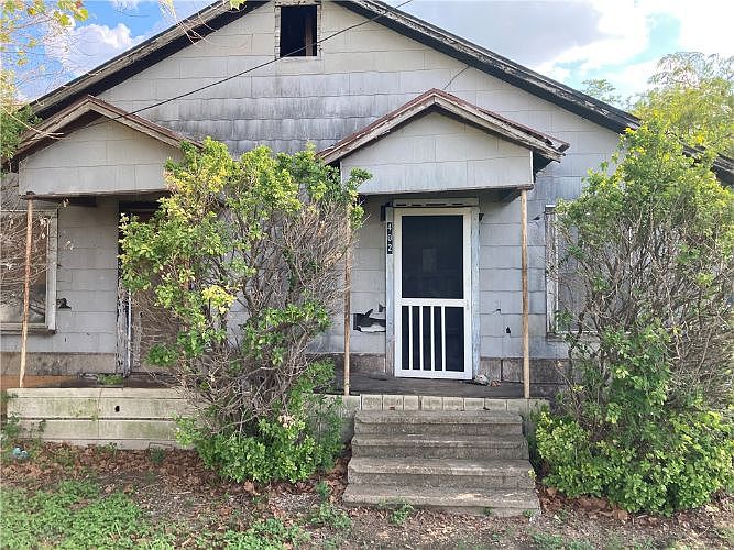 2nd image of 402 McCurdy Ln