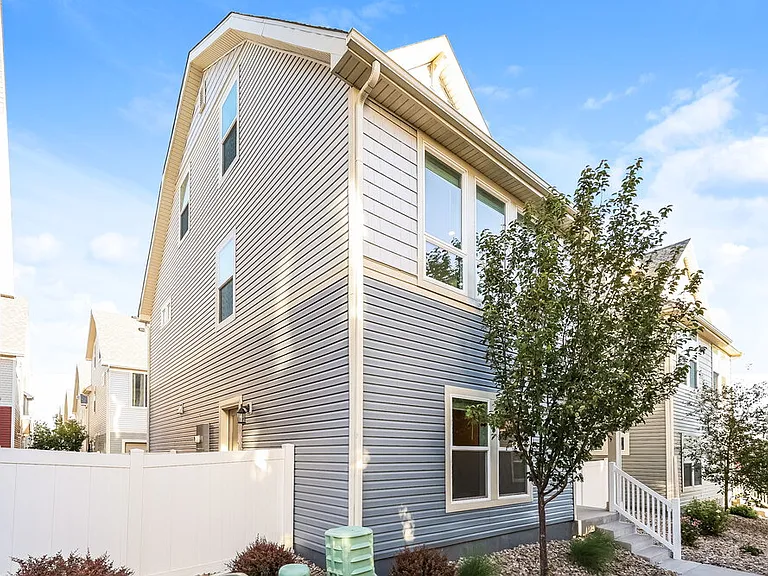 18607 E 47th Pl — Photo 6