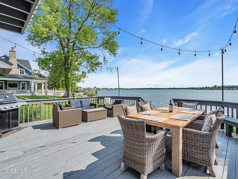 105 Riverview Ave