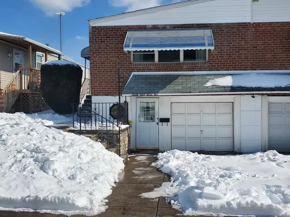 9835 Clark St, Philadelphia, PA 19115