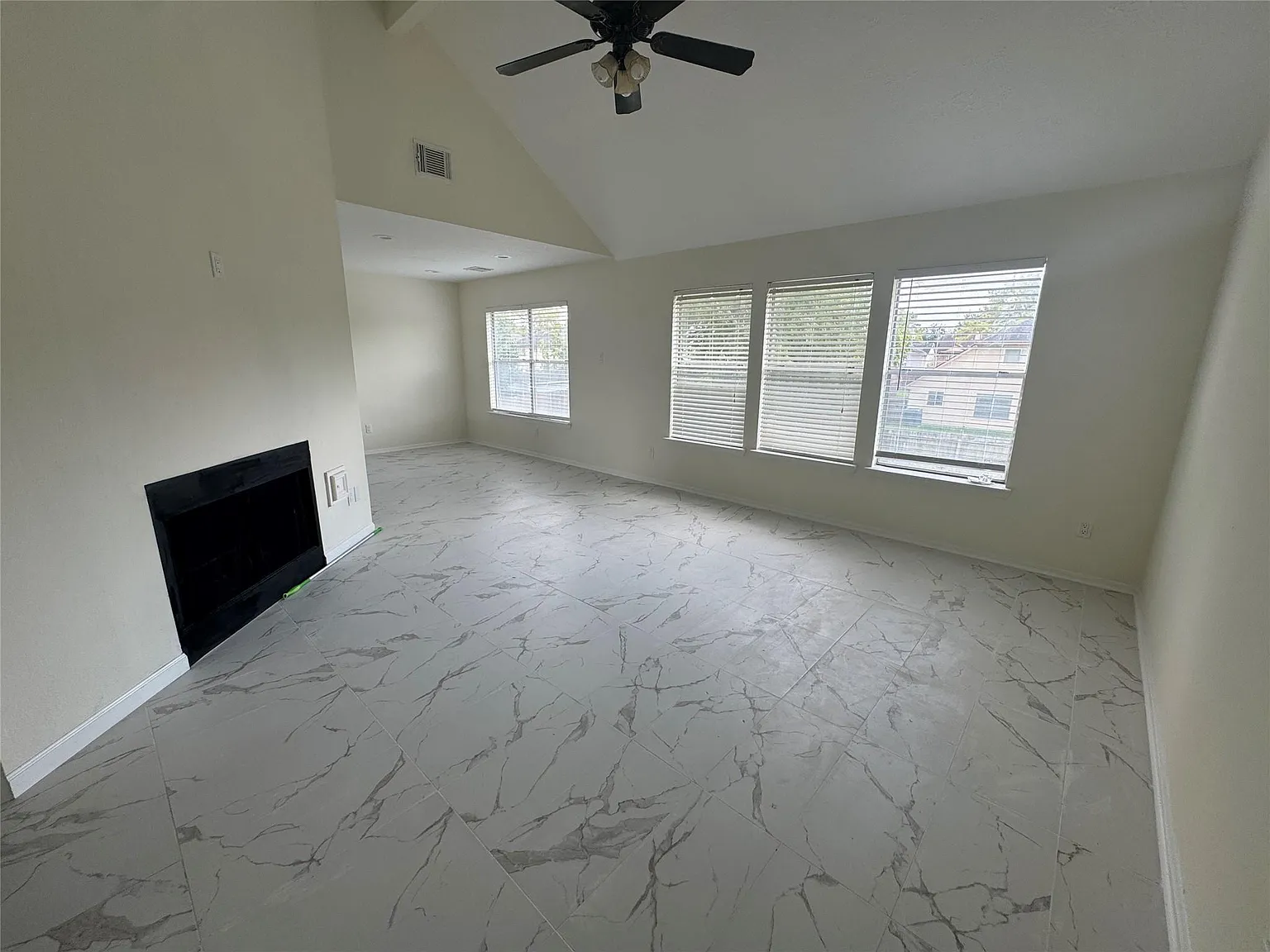 4 bed, 2.0 bath, 1904 sqft, $2,000 — Photo 2