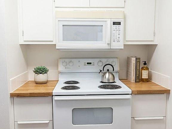 2nd image of 2730 Oak Rd APT 60