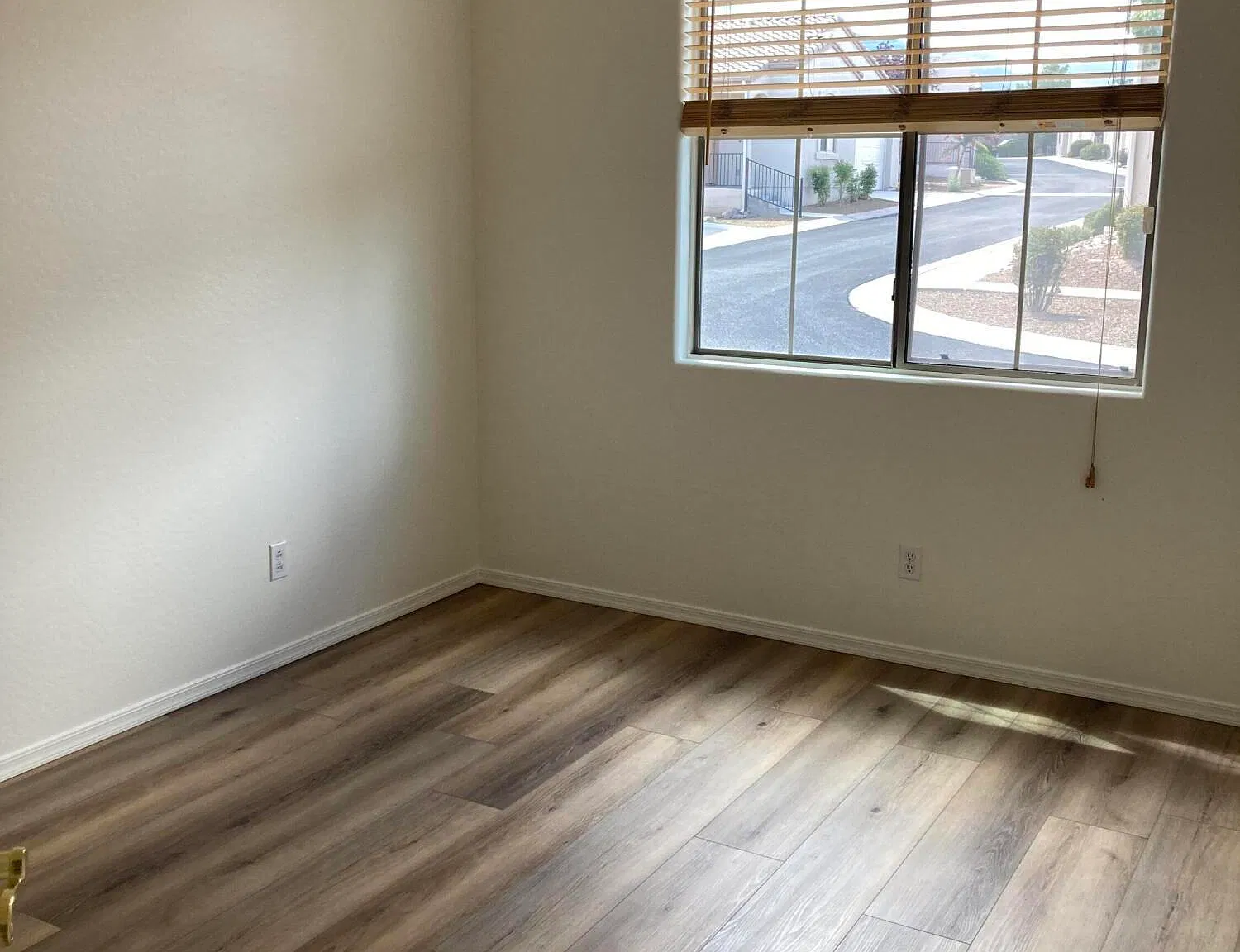 2 bed, 2.0 bath, 1100 sqft, $1,675 — Photo 2