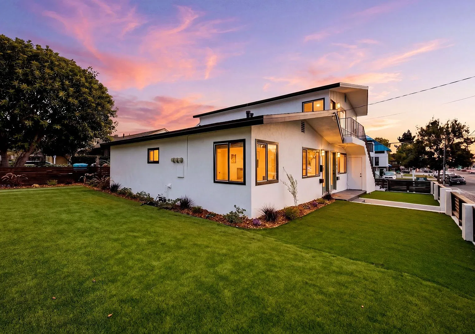 Coastal Living in the Heart of Pacific Beach — Photo 4