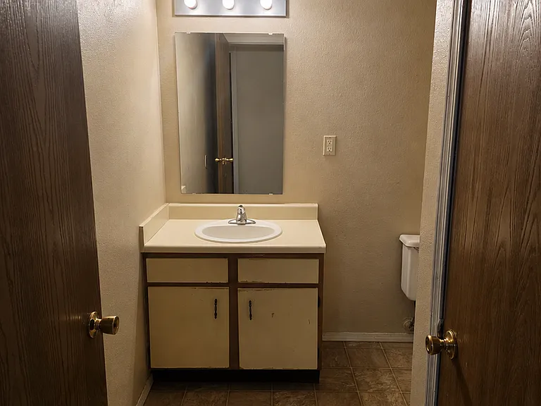 Douglas Apartments - 400 Judy Street - Heart of Branson — Photo 10