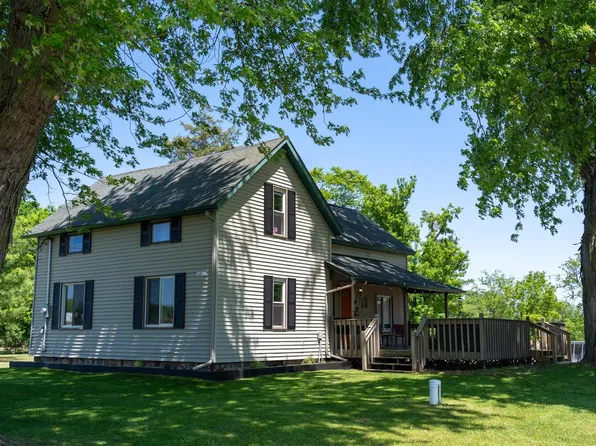 8810 N Vandecar Rd, Farwell, MI 48622