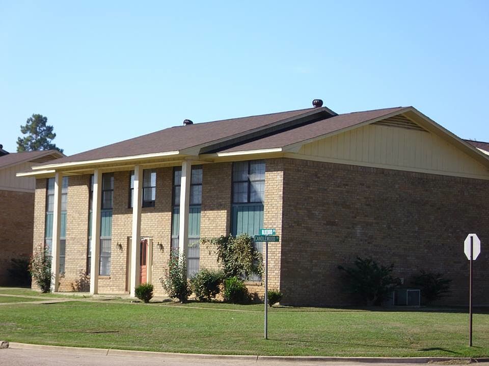 1st image of 701 Bluebird Ln APT 6
