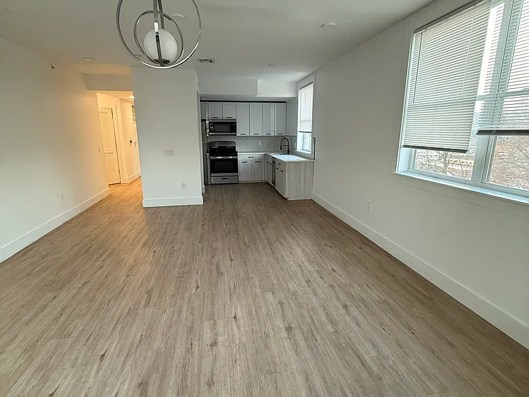 203 Mount Vernon Ave #302 — Photo 2