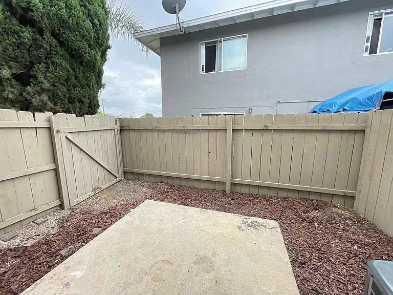 422 Grand Ave #A — Photo 13