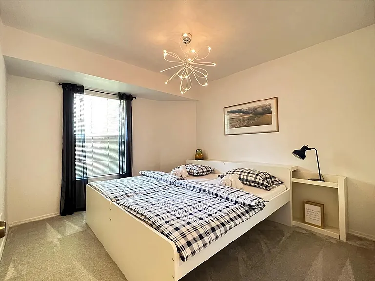 4333 Ireland Dr — Photo 10