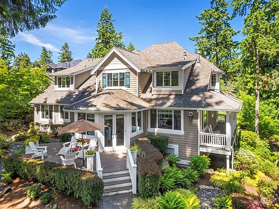 The finest materials have been used throughout; with James Hardie Plank Fiber Cement siding on the exterior, and wood-stamped concrete decking used to construct the beautiful patio and wrap-around covered porch. The focus is providing supreme comfort as well as durability, longevity, and beauty!>