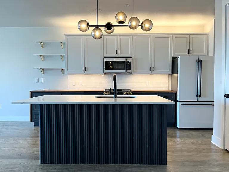 251 S Mill St #320 — Photo 1