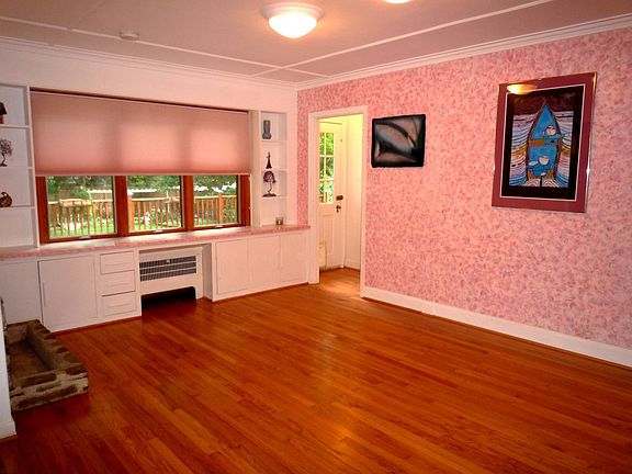5th image of 2312 Walnut Ln