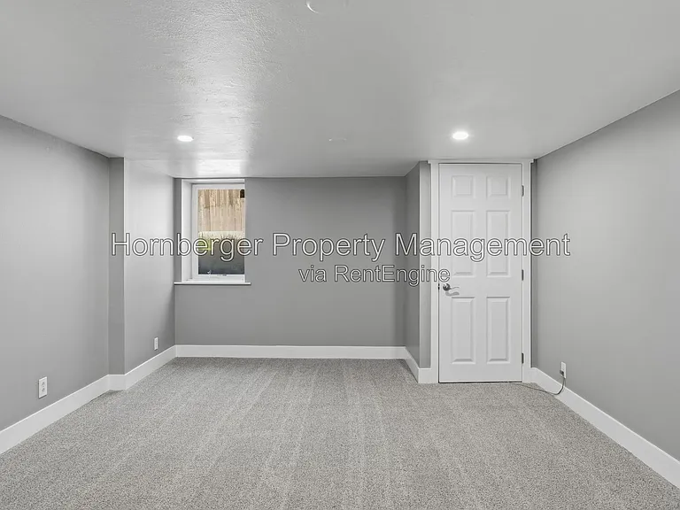 1210 S Maple St — Photo 13