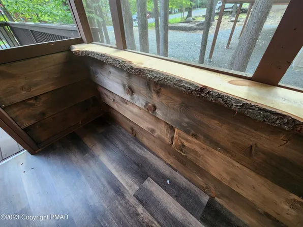 1056 Red Hawk Dr, Lake Ariel, PA 18436