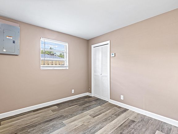 4th image of 3717 Pinewood Ave #3717