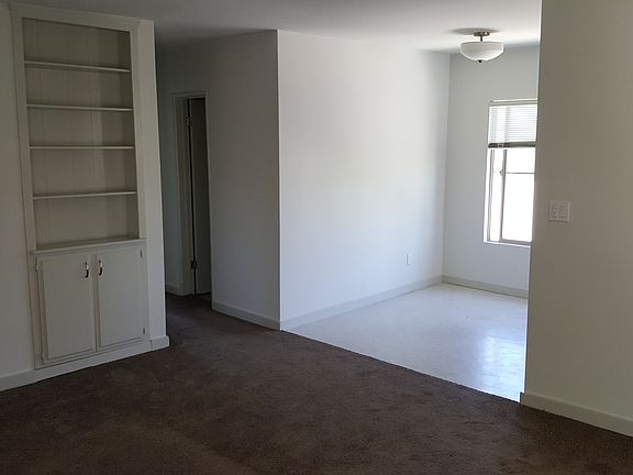 4th image of 4638 Mississippi St #19
