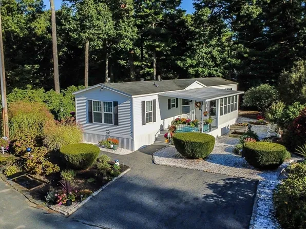 67 Crest Dr, West Wareham, MA 02576