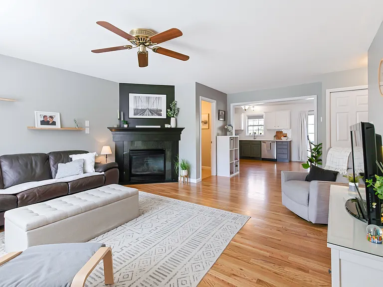 622 Royal View Dr — Photo 2