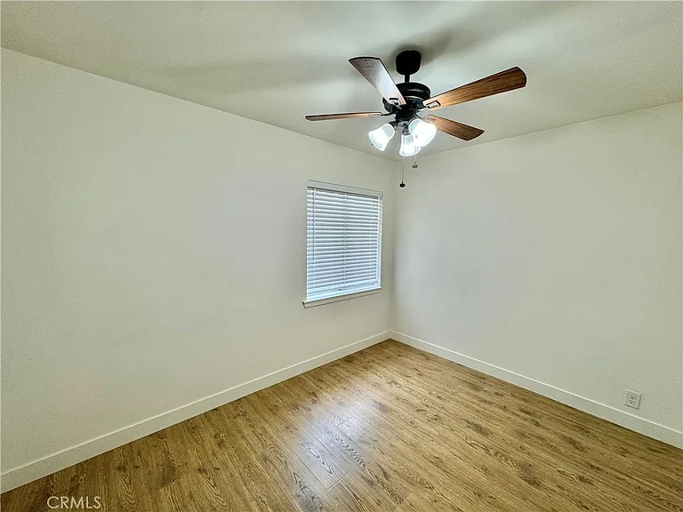 915 W Occidental St — Photo 8
