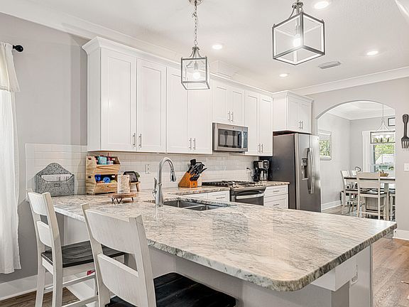 4th image of 2108 Bayshore Dr
