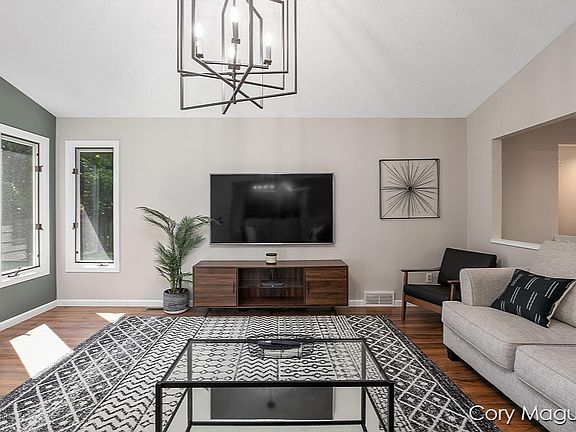 4th image of 1150 Gros Ventre Dr SE