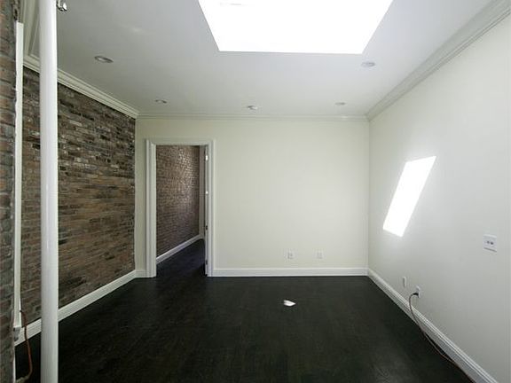 3rd image of 400 E 74th St APT 22